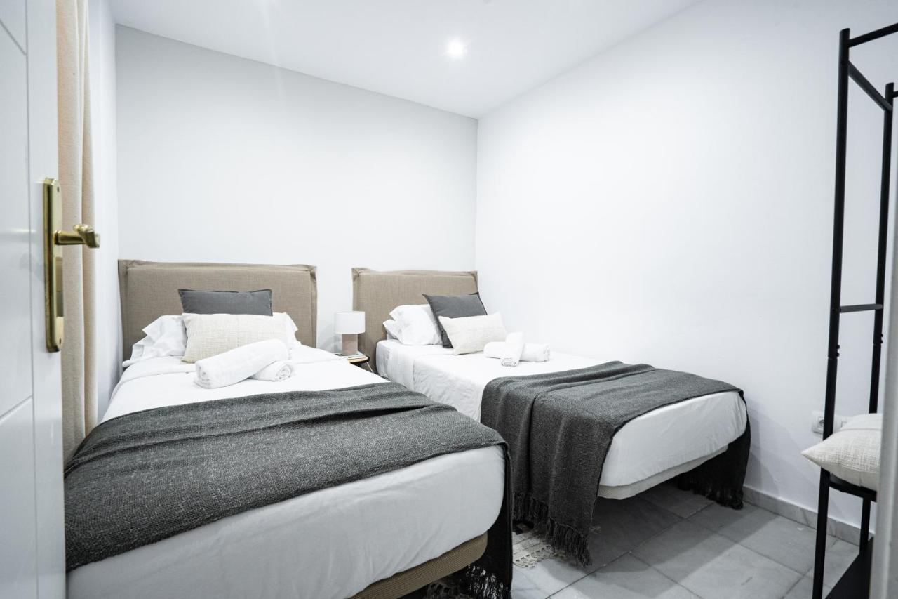 Stay U-Nique Apartments Plaza Constitucion มาลากา ภายนอก รูปภาพ