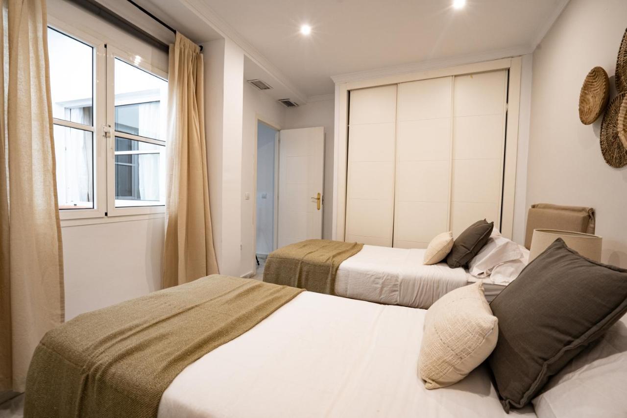 Stay U-Nique Apartments Plaza Constitucion มาลากา ภายนอก รูปภาพ
