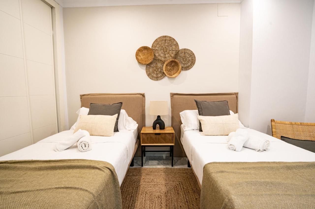 Stay U-Nique Apartments Plaza Constitucion มาลากา ภายนอก รูปภาพ