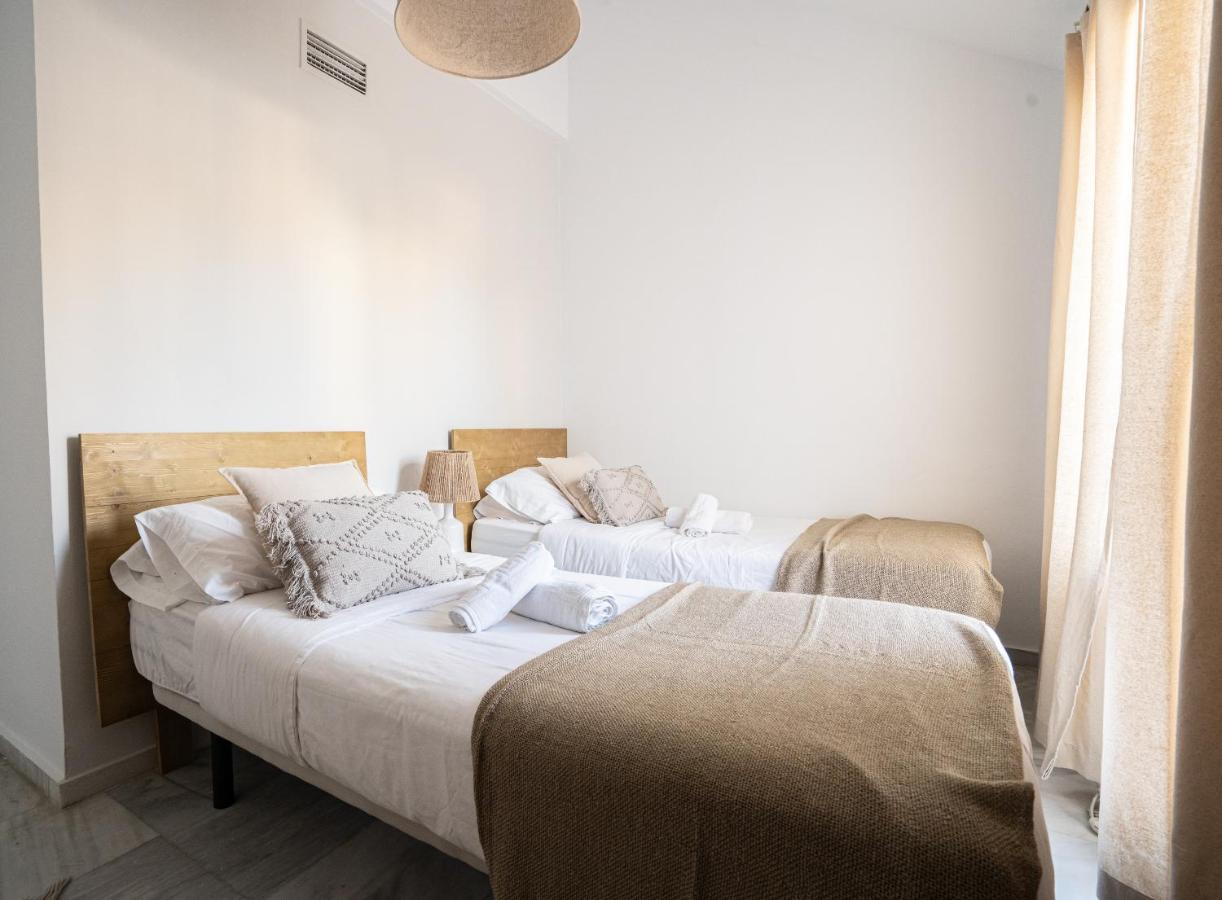 Stay U-Nique Apartments Plaza Constitucion มาลากา ภายนอก รูปภาพ