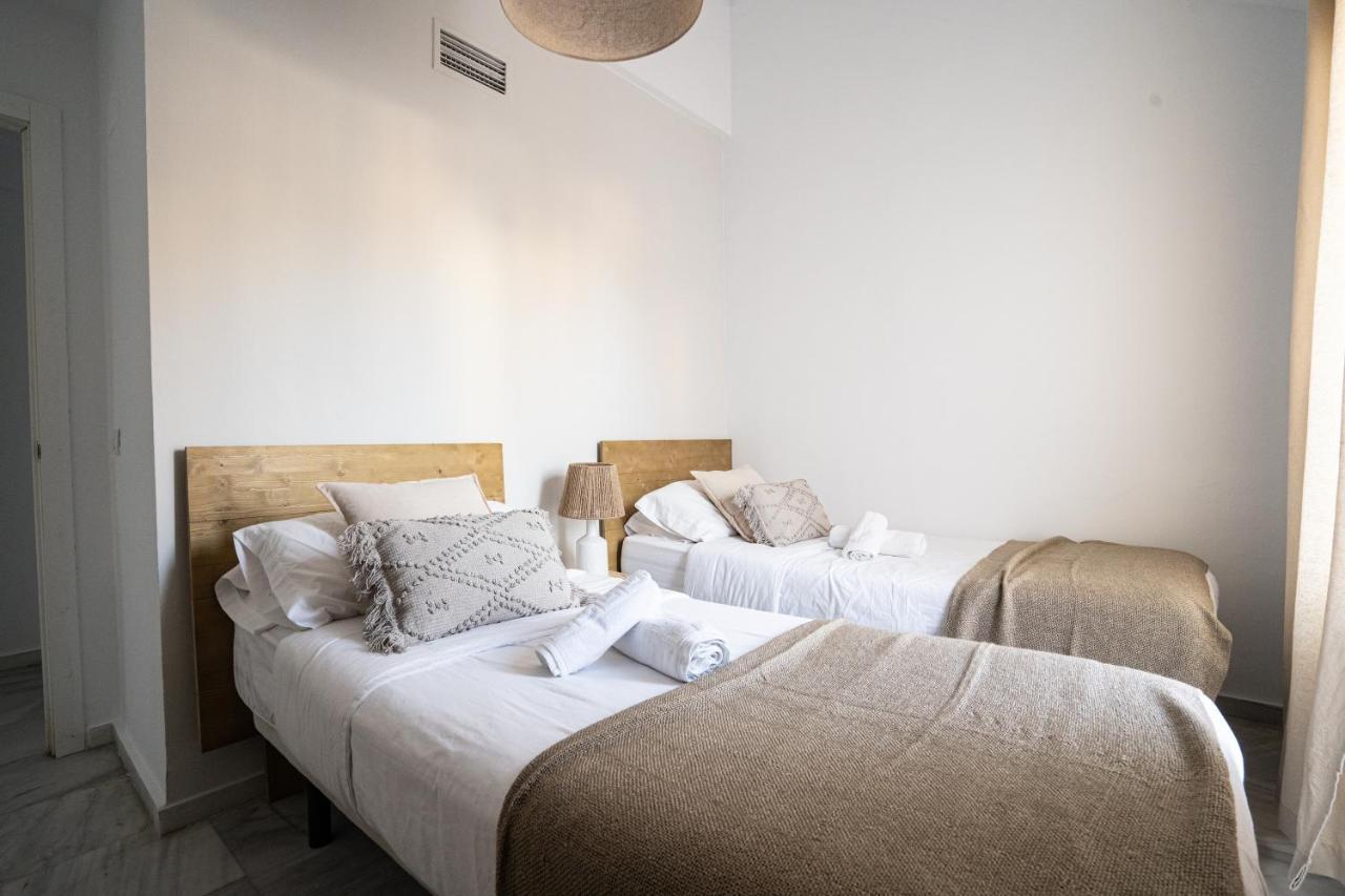 Stay U-Nique Apartments Plaza Constitucion มาลากา ภายนอก รูปภาพ